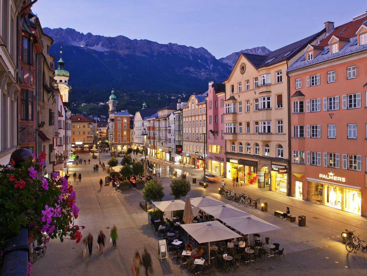 INNSBRUCK - расположенный в Альпах на западе Австрии - город неизмеримо гордится тем, что дважды принимал зимние Олимпийские игры